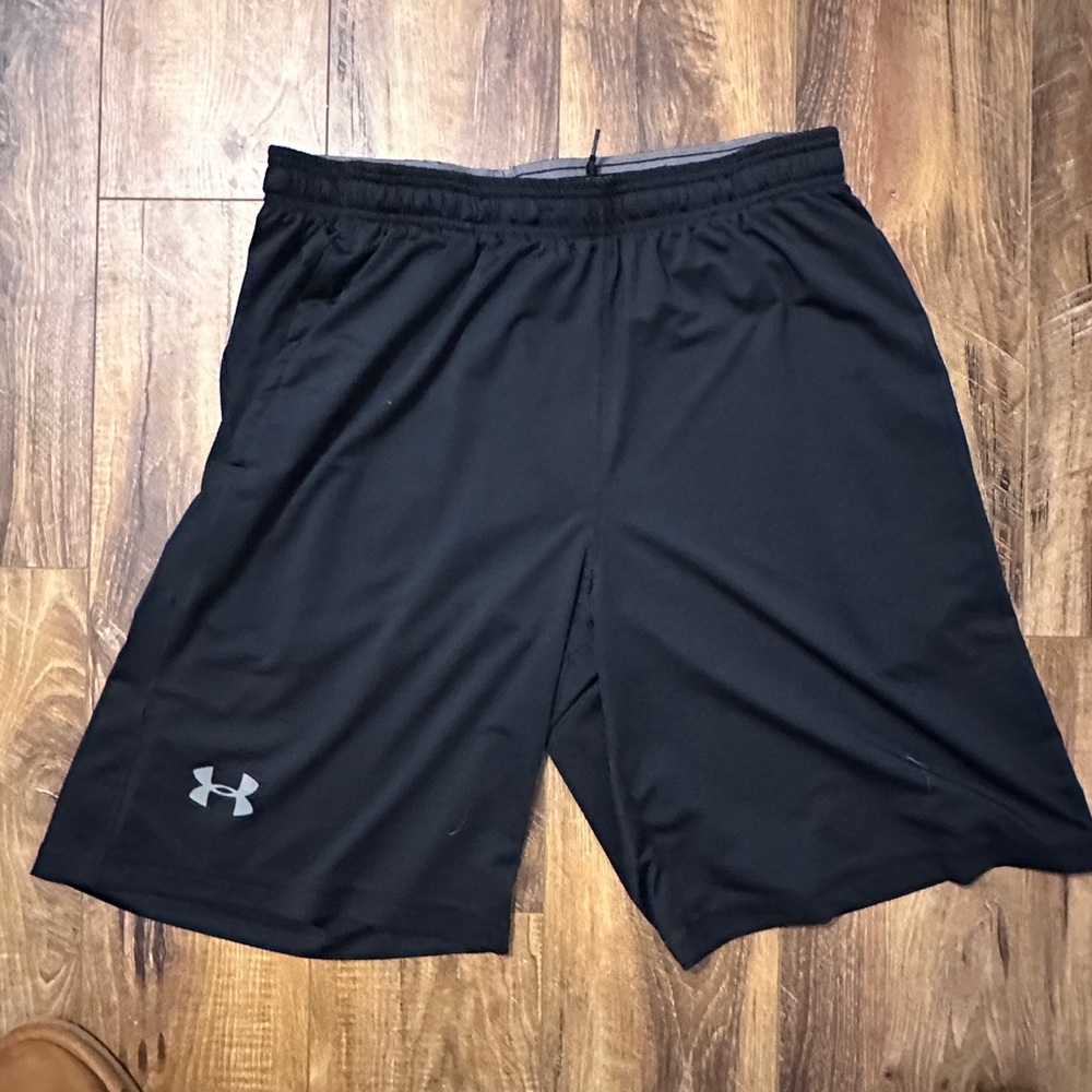 Black X-large Under Armor athletic shorts